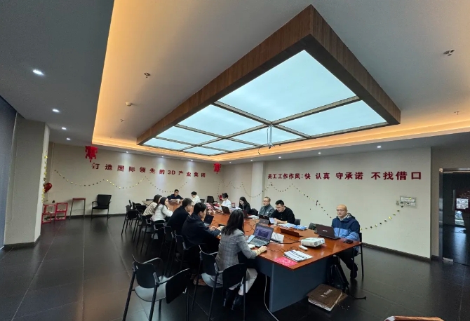 為深入貫徹中共中央、國(guó)務(wù)院印發(fā)的《國(guó)家標(biāo)準(zhǔn)化發(fā)展綱要》，落實(shí)加快數(shù)字化發(fā)展、建設(shè)數(shù)字中國(guó)的戰(zhàn)略部署，和《上海市全面推進(jìn)城市數(shù)字化轉(zhuǎn)型&ldquo;十四五&rdquo;規(guī)劃》，推進(jìn)上海城市數(shù)字化轉(zhuǎn)型標(biāo)準(zhǔn)化建設(shè)，數(shù)造科技積極響應(yīng)這一號(hào)召，成為上海市浦東新區(qū)第一批試點(diǎn)數(shù)字化改造企業(yè)之一，并順利通過(guò)驗(yàn)收。  圖片  圖片  圖片  圖片  圖為上海市城市數(shù)字化轉(zhuǎn)型工作領(lǐng)導(dǎo)小組部分領(lǐng)導(dǎo)和南匯工業(yè)園區(qū)領(lǐng)導(dǎo)、上海數(shù)造領(lǐng)導(dǎo)班子成員參加數(shù)字化改造驗(yàn)收答辯  圖片  參觀上海數(shù)造大廳的數(shù)字化制造&ldquo;黑湖小工單&rdquo;生產(chǎn)工序看板  數(shù)造科技自成立之初，創(chuàng)始人趙毅博士就以&ldquo;數(shù)造&rdquo;為企業(yè)命名，蘊(yùn)含數(shù)字化制造和變革的深遠(yuǎn)意義，與此時(shí)政府推進(jìn)聚焦制造業(yè)與數(shù)字化改造深度融合。未來(lái)，數(shù)造科技將不斷提升公司智能化、數(shù)字化、信息化改造力度，全面提升公司綜合管理和運(yùn)營(yíng)水平，著力實(shí)現(xiàn)智能制造高質(zhì)量發(fā)展。